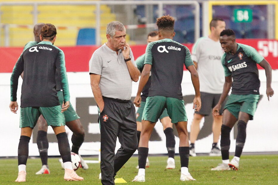 Fernando Santos garante que Ronaldo continua focado em jogar por Portugal 