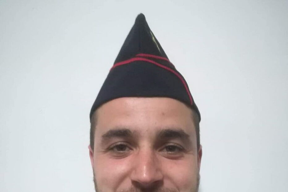 O bombeiro dos Bombeiros Voluntários de Aljezur, de 25 anos, que ajudou a resgatar o banhista