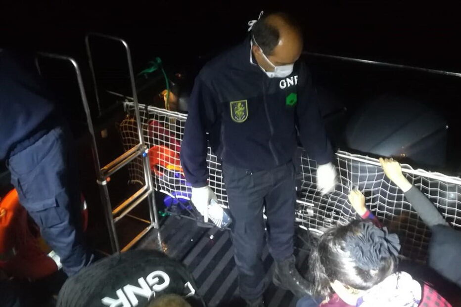 GNR resgata 17 crianças no mar Egeu