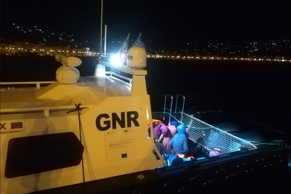 GNR resgata 17 crianças no mar Egeu