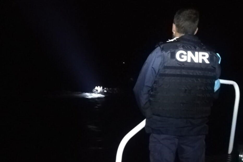 GNR resgata 17 crianças no mar Egeu