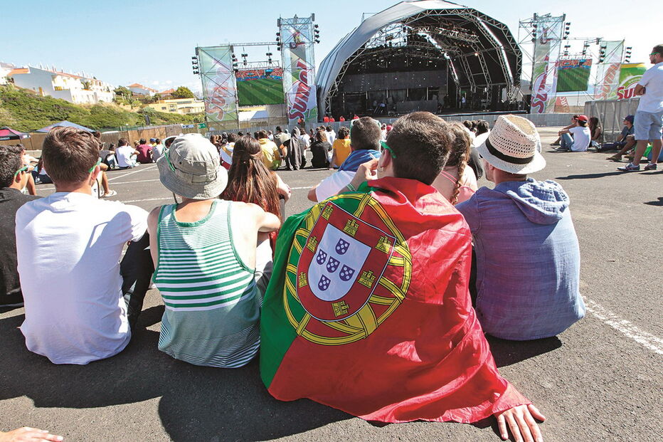 Festival na Ericeira recebe milhares de jovens que ficam no parque de campismo bem próximo do palco