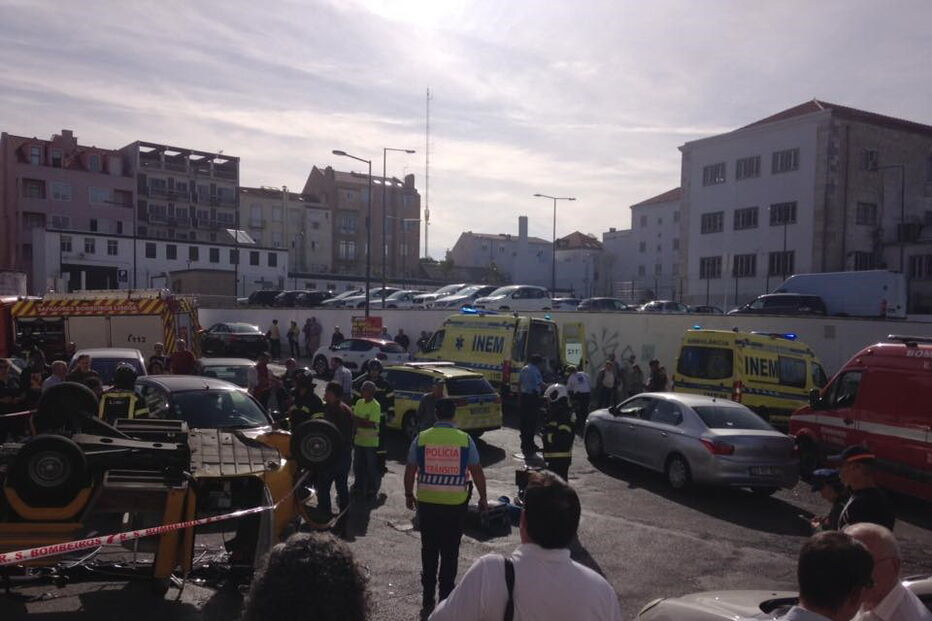 Cinco feridos em acidente com tuk-tuk em Lisboa
