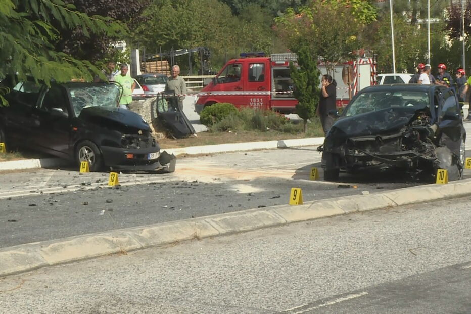 Violenta colisão frontal faz um morto e dois feridos em Viseu