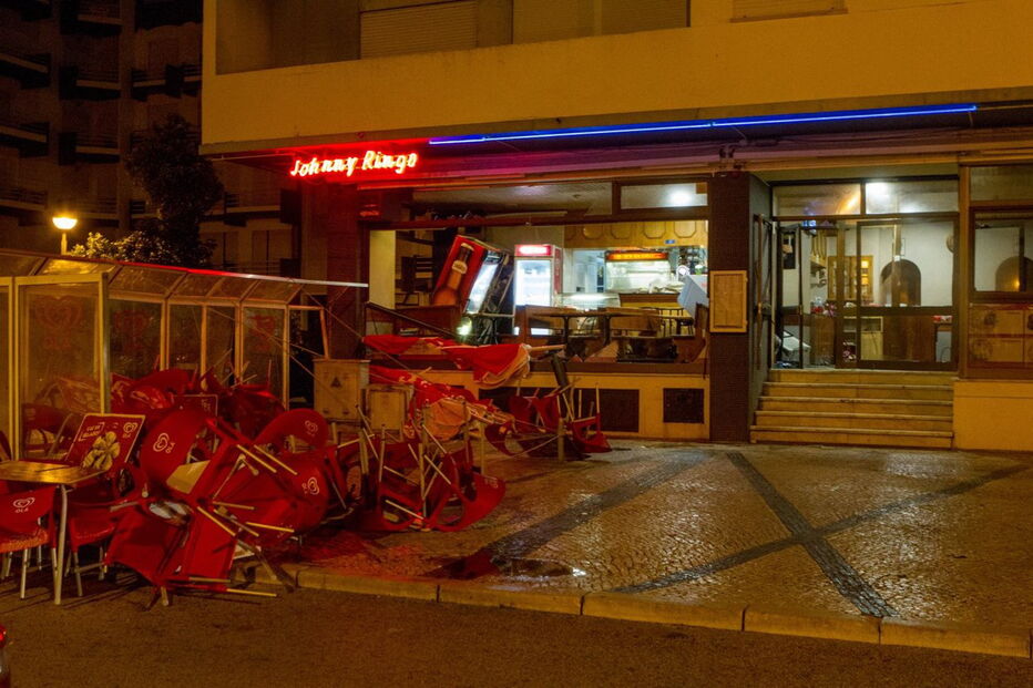 Café destruído pelo Leslie na Figueira da Foz