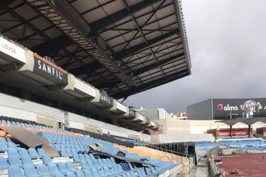 Estádios de Coimbra sofrem estragos pela passagem do Leslie