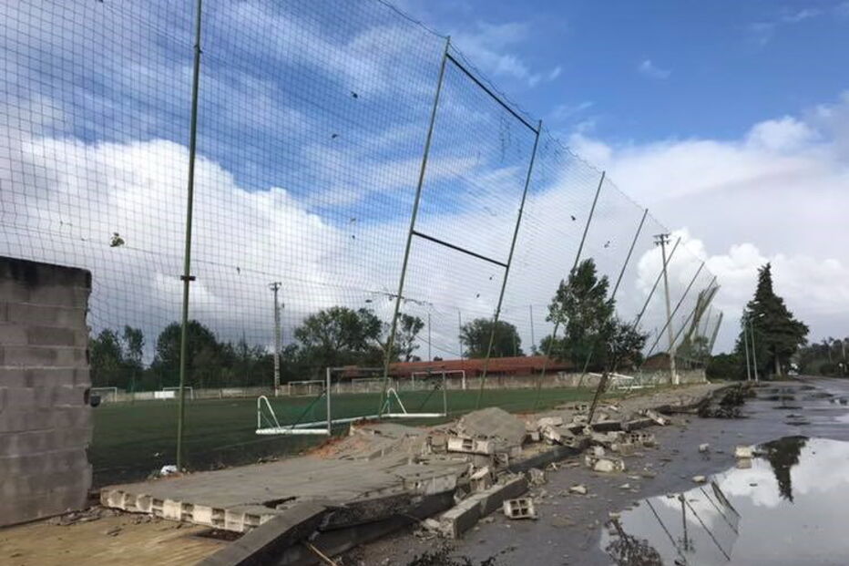 Estádios de Coimbra sofrem estragos pela passagem do Leslie