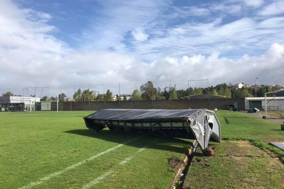 Estádios de Coimbra sofrem estragos pela passagem do Leslie