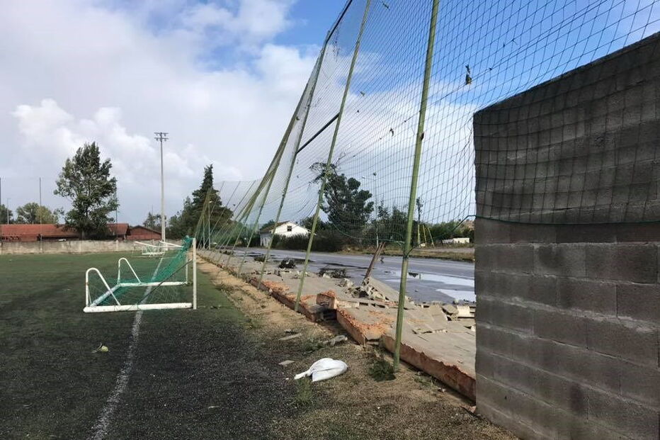 Estádios de Coimbra sofrem estragos pela passagem do Leslie