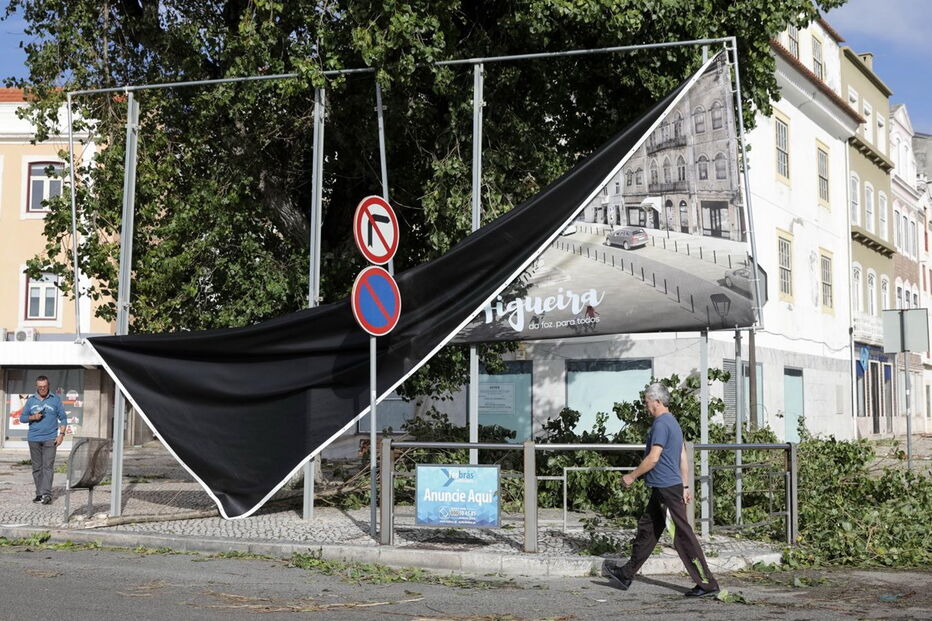 Figueira da Foz arrasada à passagem do furacão Leslie