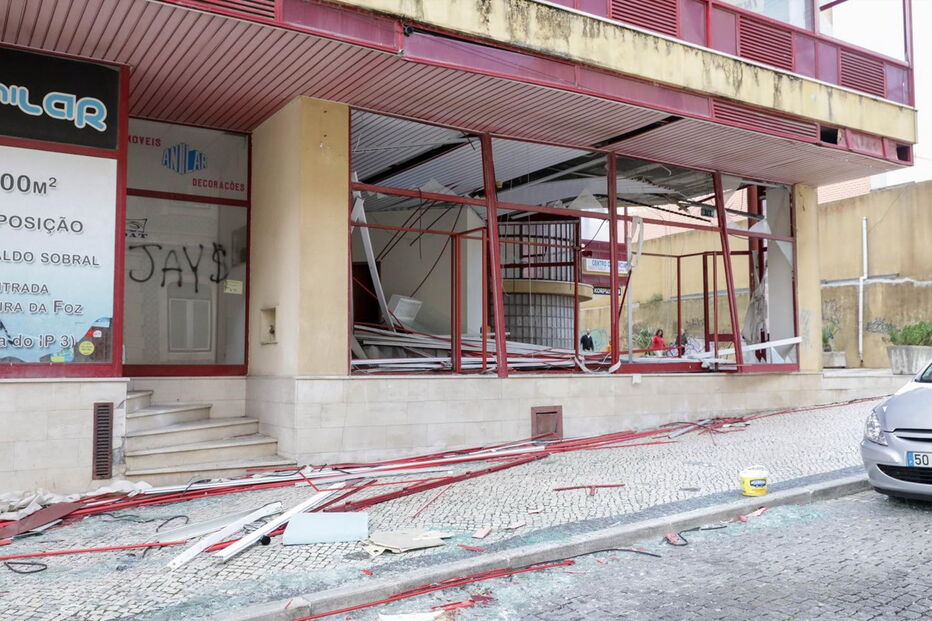 Figueira da Foz arrasada à passagem do furacão Leslie