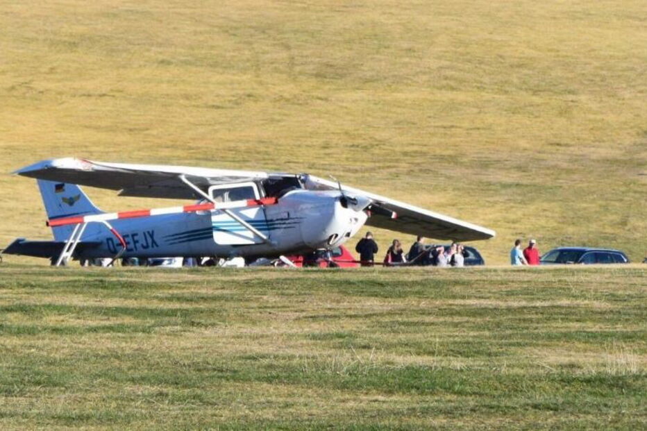Criança e dois adultos morrem após queda de avião na Alemanha