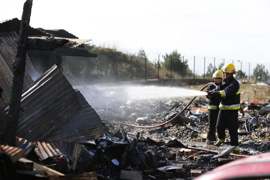 Bombeiros de Camarate numa ação de socorro precisamente no bairro da Torre 