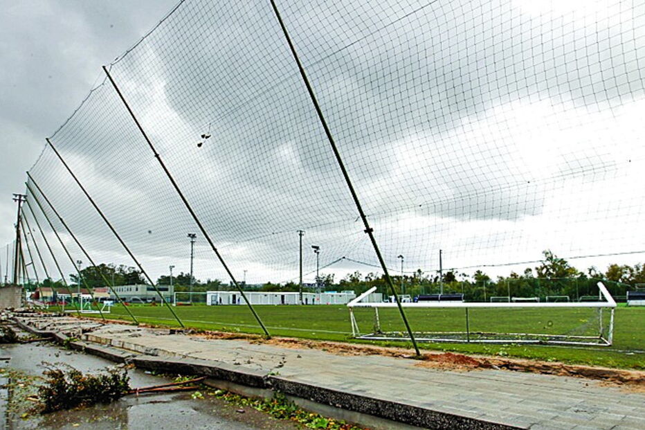 Vento fez estragos no campo de treinos e no estádio da Académica de Coimbra