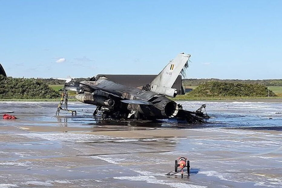 Avião dispara contra nave F-16 em base militar na Bélgica