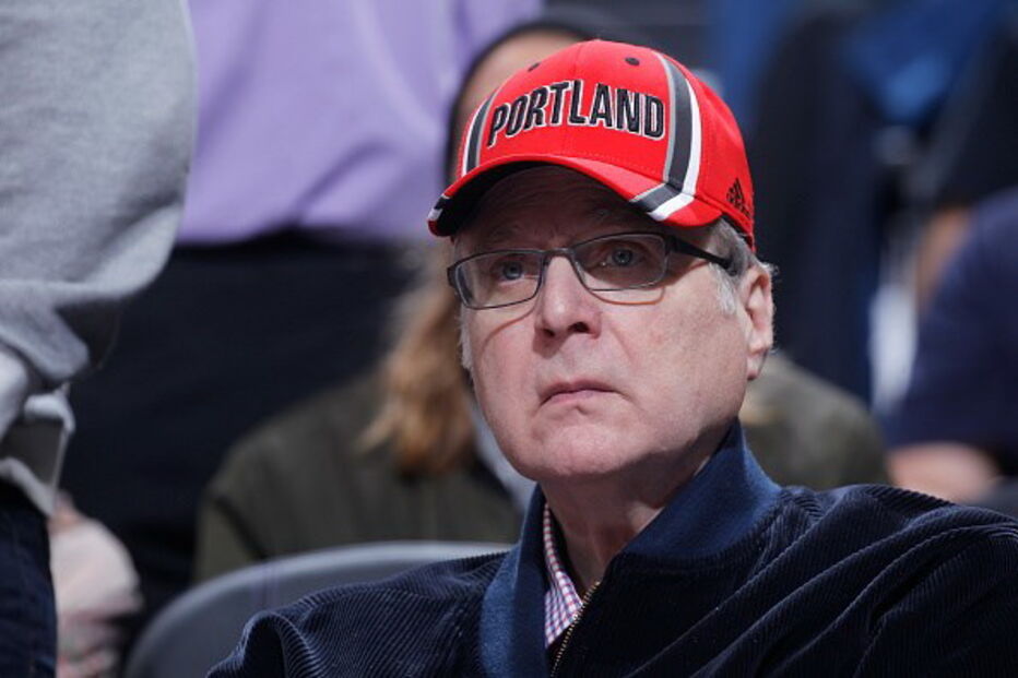 Paul Allen a ver um jogo dos Portland Trail Blazers, equipa de que era proprietário
