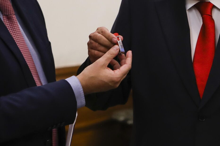 Centeno entrega Orçamento na Assembleia, 8 minutos antes do prazo expirar