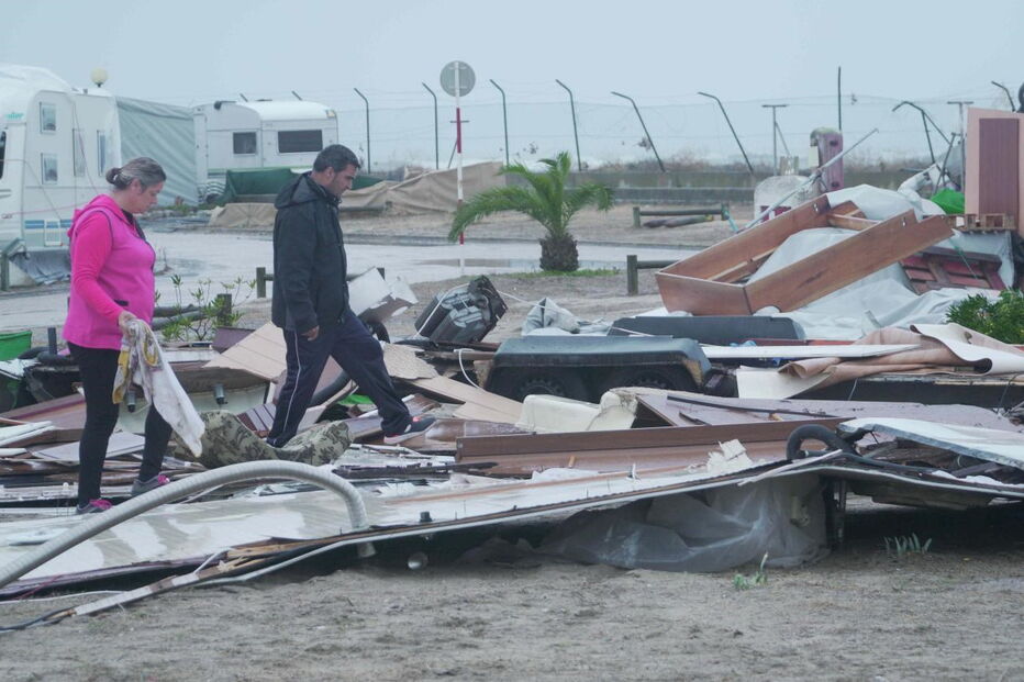 A destruição causada pelo furacão Leslie no Parque de Campismo na Figueira da Foz