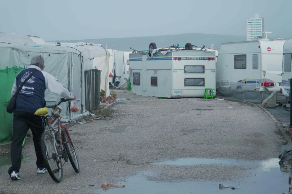 A destruição causada pelo furacão Leslie no Parque de Campismo na Figueira da Foz