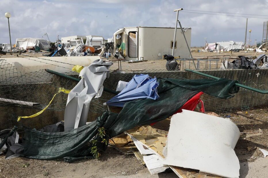 A destruição causada pelo furacão Leslie no Parque de Campismo na Figueira da Foz