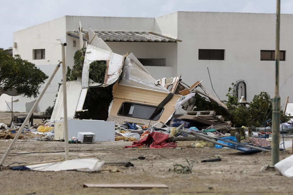 A destruição causada pelo furacão Leslie no Parque de Campismo na Figueira da Foz