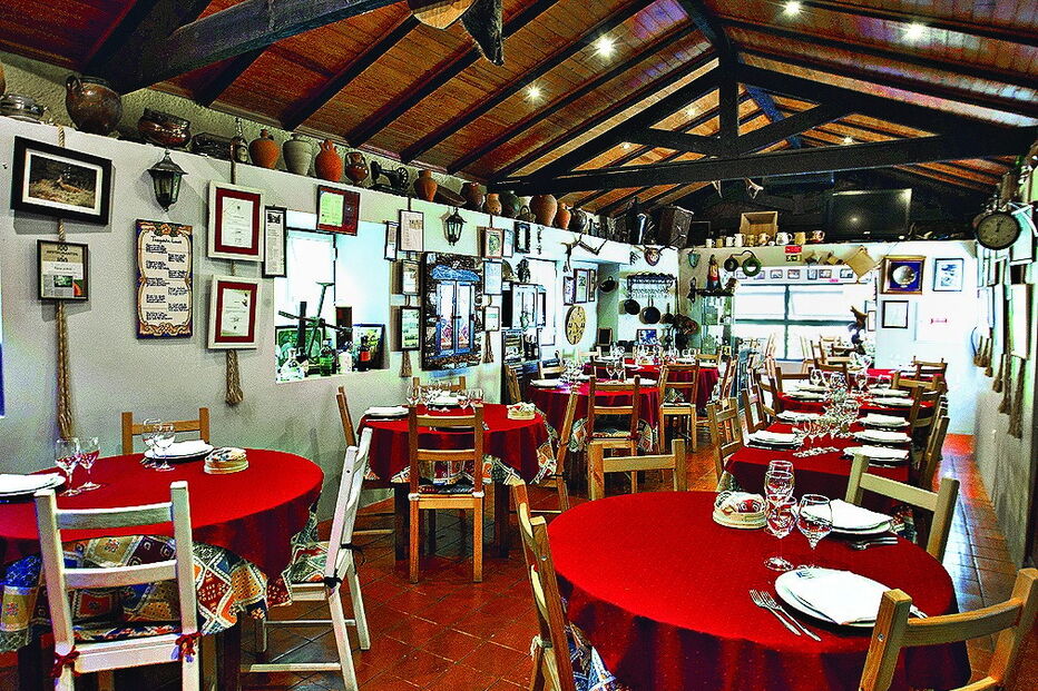 Restaurante O Burgo fica numa zona tranquila, junto à Praia Fluvial da Senhora da Piedade e próximo do Castelo da Lousã.