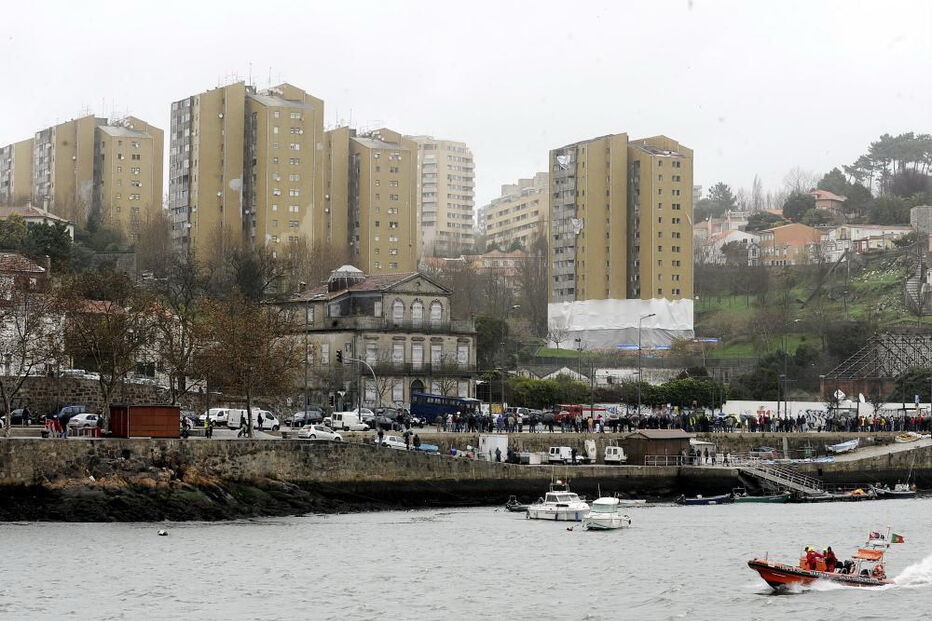 Duas das cinco torres do bairro do Aleixo foram demolidas durante o mandato do social-democrata Rui Rio