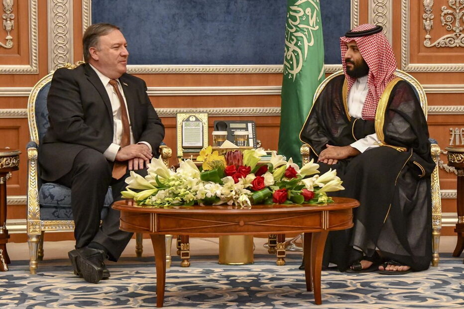 Secretário de Estado americano Mike Pompeo  com princípe saudita Mohammed Bin Salman