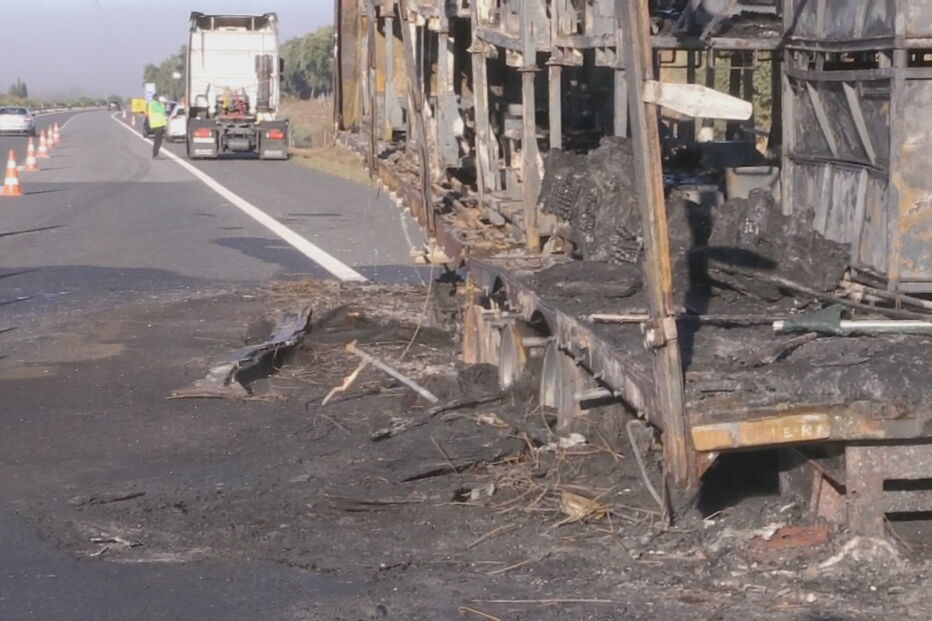 Camião arde na A6 em Évora e condiciona o trânsito