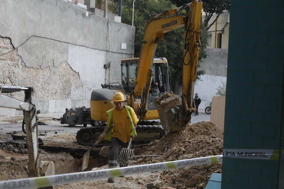 Abatimento de terras lança o caos em rua de Lisboa