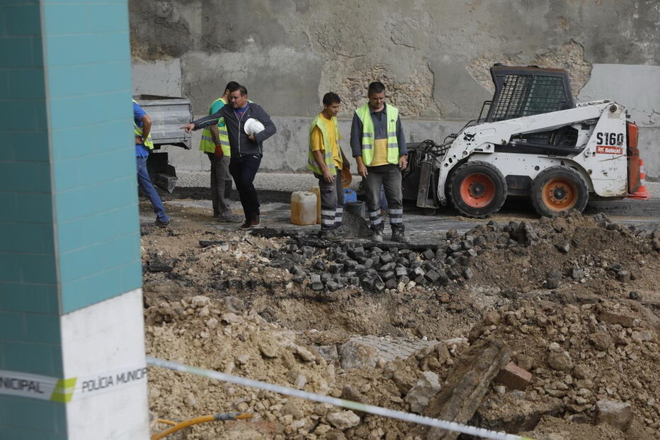 Abatimento de terras lança o caos em rua de Lisboa
