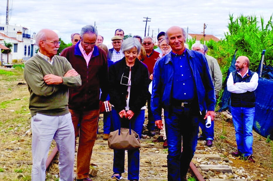 Moradores estão dispostos a entregar providências cautelares para evitar o trajeto da linha perto da cidade