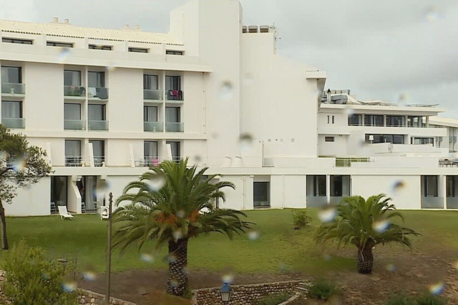 Mulher de 82 anos encontrada morta em piscina de hotel no Algarve