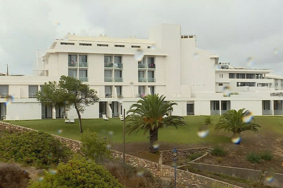Mulher de 82 anos encontrada morta em piscina de hotel no Algarve