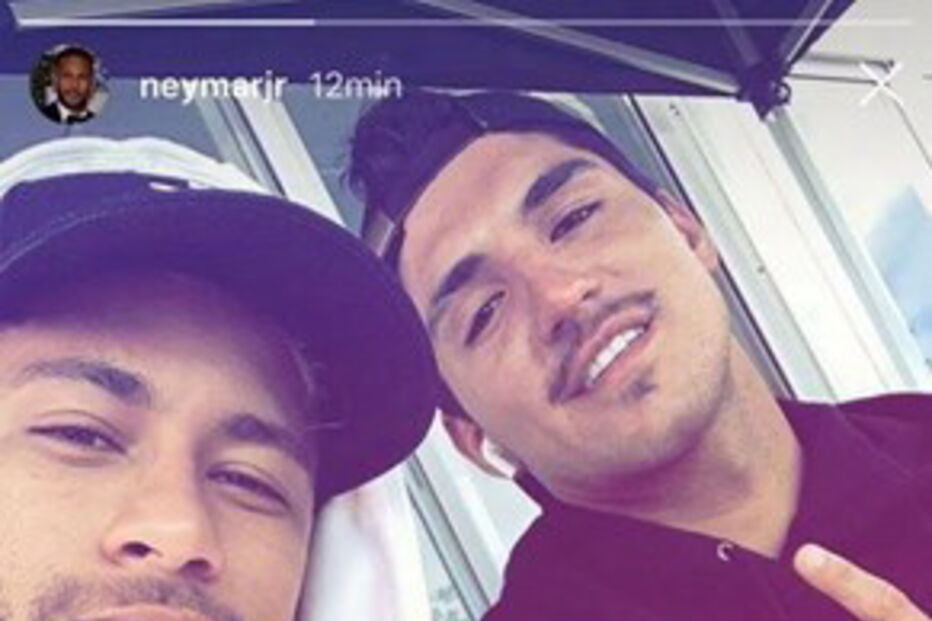 Neymar com Gabriel Medina em Peniche