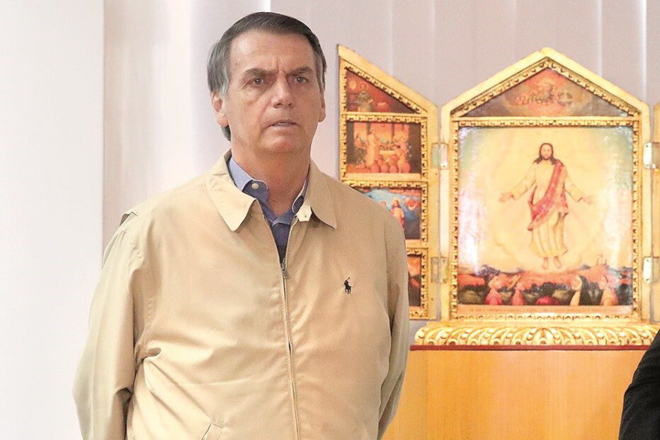 Bolsonaro foi acusado por Haddad de fazer campanha de mensagens falsas 