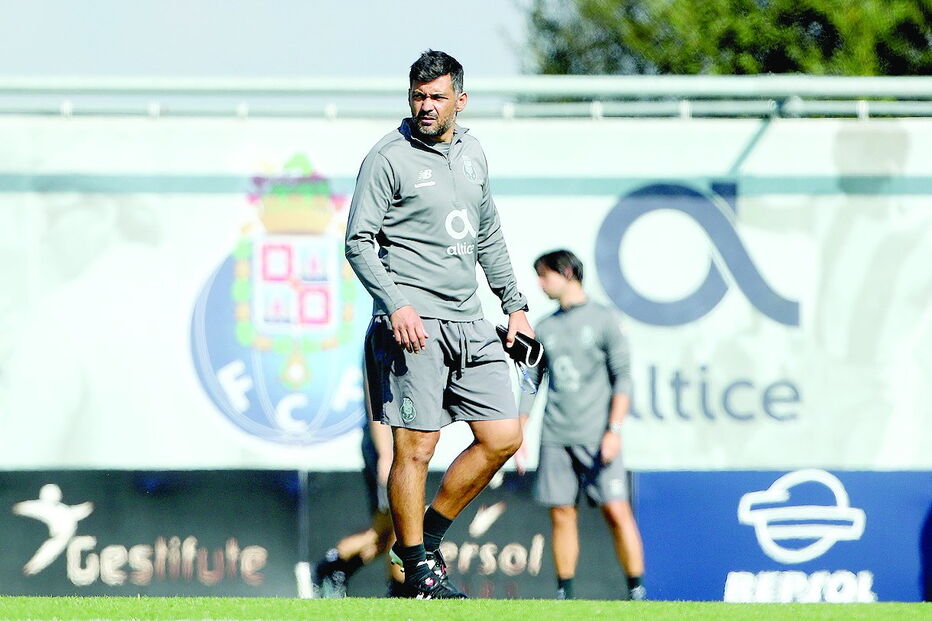 Sérgio Conceição desespera por reforços para a equipa do FC Porto