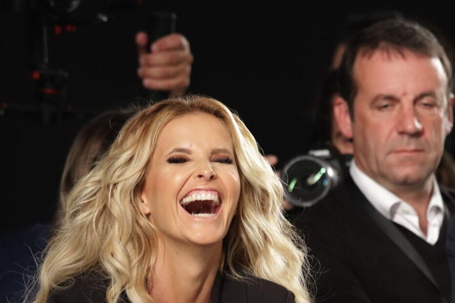 Cristina Ferreira desfila no palco do Portugal Fashion com a sua coleção de sapatos