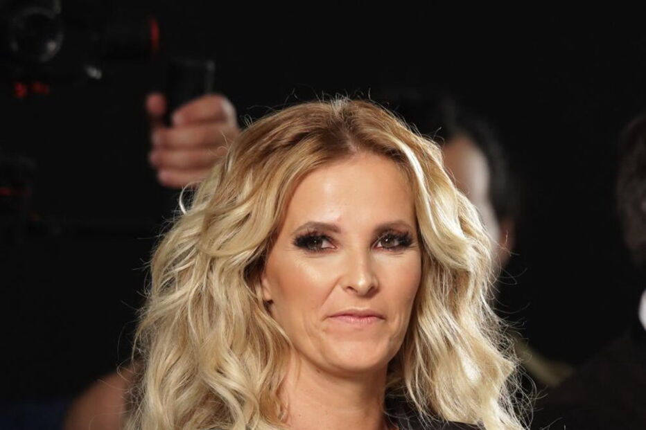 Cristina Ferreira desfila no palco do Portugal Fashion com a sua coleção de sapatos