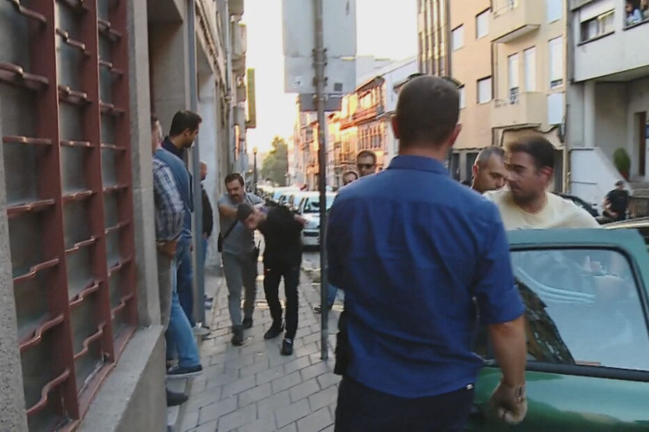 Gémeos detidos por assaltar idosos com martelos fogem de Tribunal do Porto