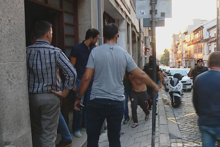 Gémeos detidos por assaltar idosos com martelos fogem de Tribunal do Porto