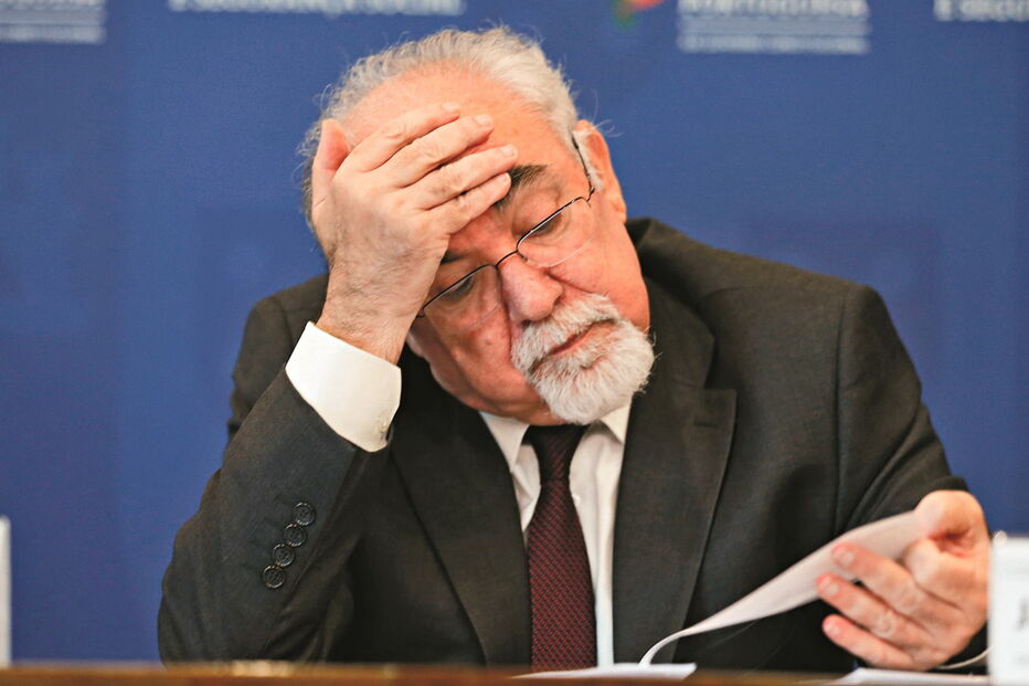 Ministro do Trabalho, Vieira da Silva, anunciou o limite às reformas antecipadas dois dias depois da entrega do Orçamento do Estado na Assembleia da República