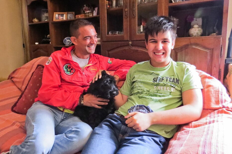 Rui Elvas (à esq.) entregou o cão de água a Rui Marques em junho deste ano    