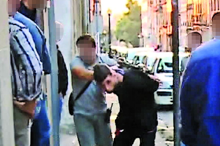 Hugo Saraiva, conhecido pela alcunha ‘Shevchenko’, à chegada à Divisão de Investigação Criminal da PSP do Porto, na rua dos Bragas