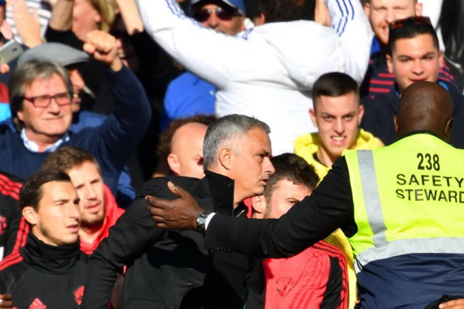 Mourinho envolve-se em confusão após jogo entre o Chelsea e o Manchester United
