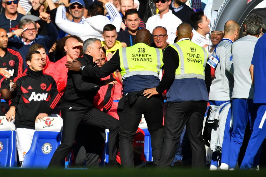 Mourinho envolve-se em confusão após jogo entre o Chelsea e o Manchester United