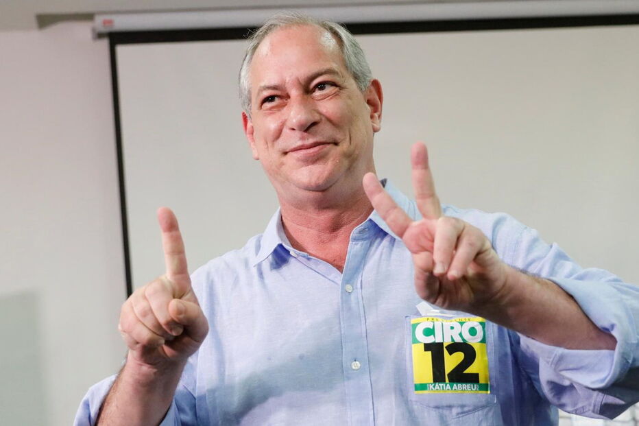 Ciro Gomes a votar nas presidenciais brasileiroas