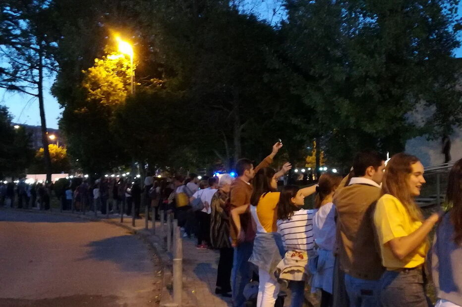 Cordão humano por uma nova ala pediátrica no Hospital de São João no Porto