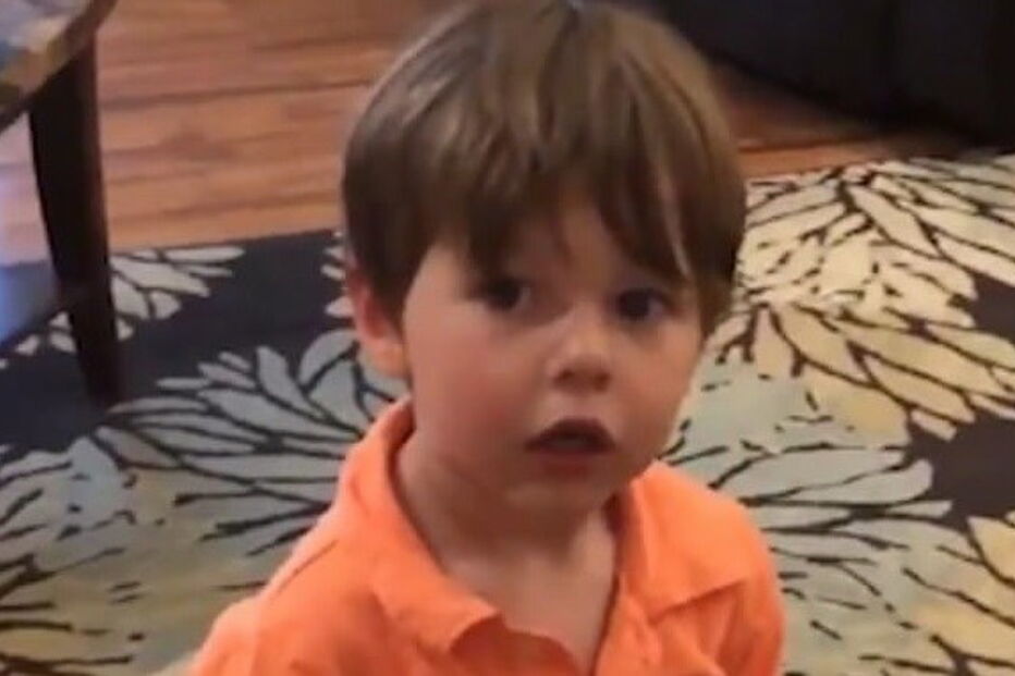 Menino baralha os pais e diz ter visto um pénis