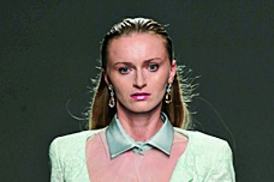 Tecidos translúcidos fizeram sucesso no desfile de Micaela Oliveira